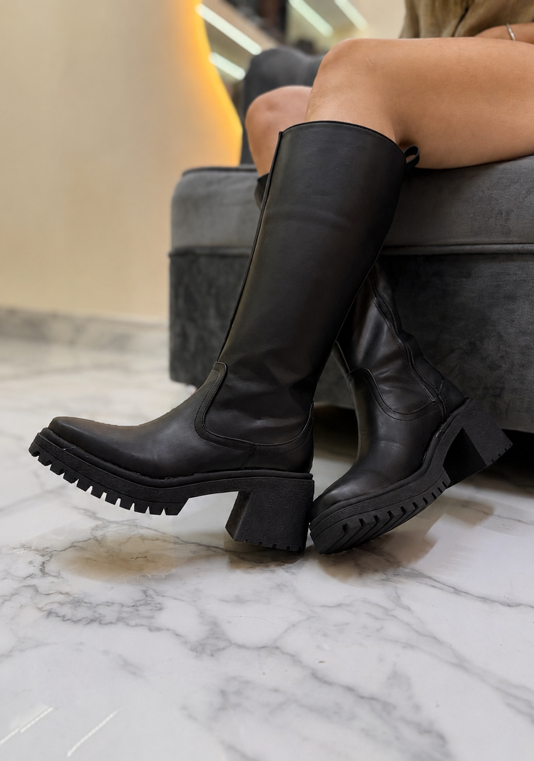 4000A Botas altas 7 cm de color Negro para Mujer Estilo Casual y Elegante