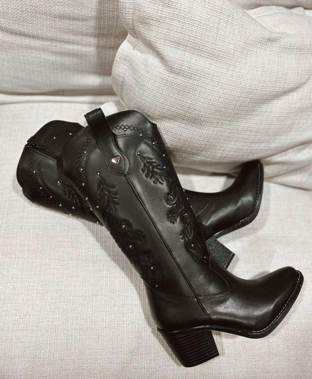 1007A Bota Vaquera Grabada Tacon 7 cm