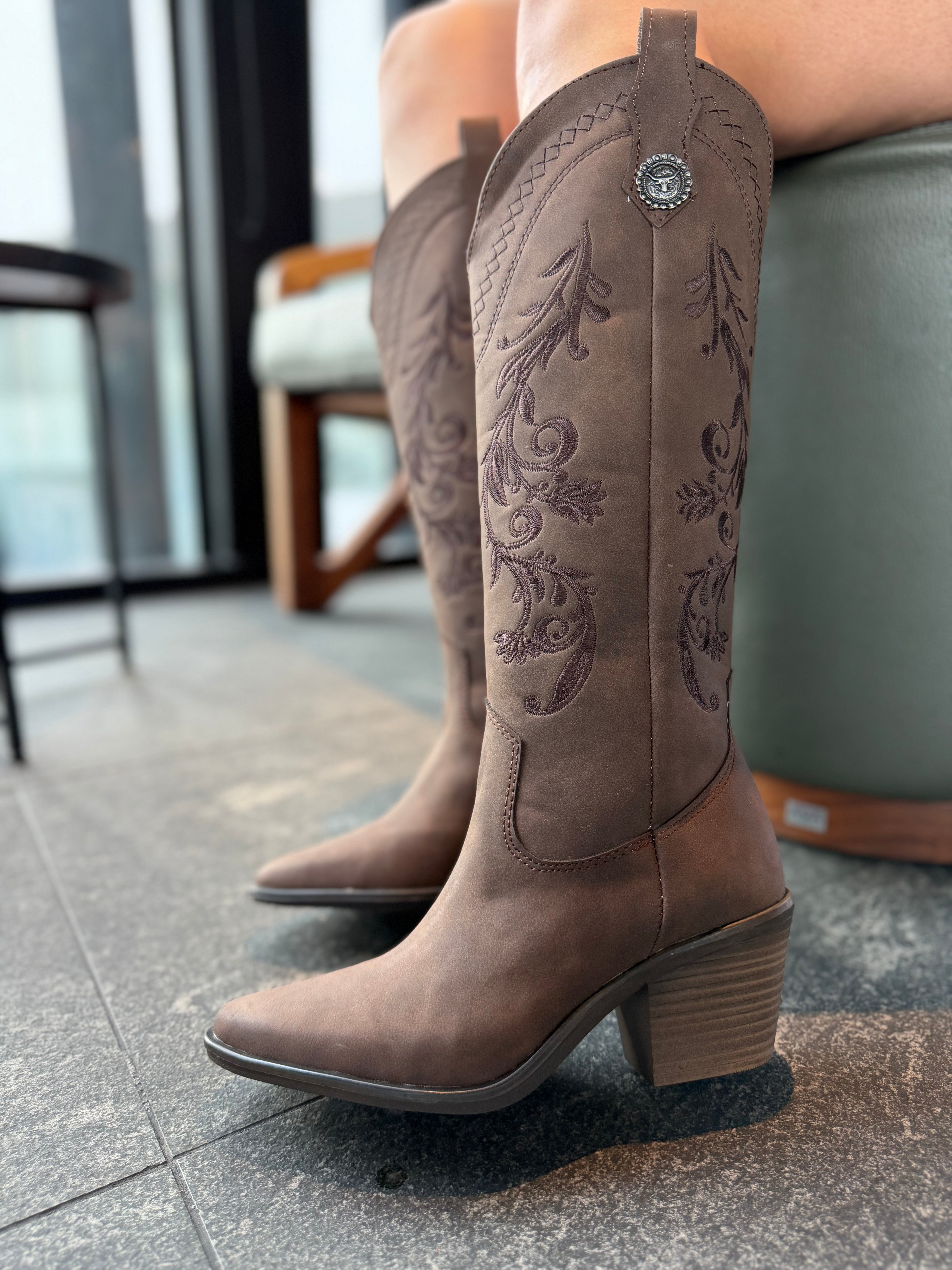 1033A bota de tubo alto, bordada con flores tacón, 6 cm 