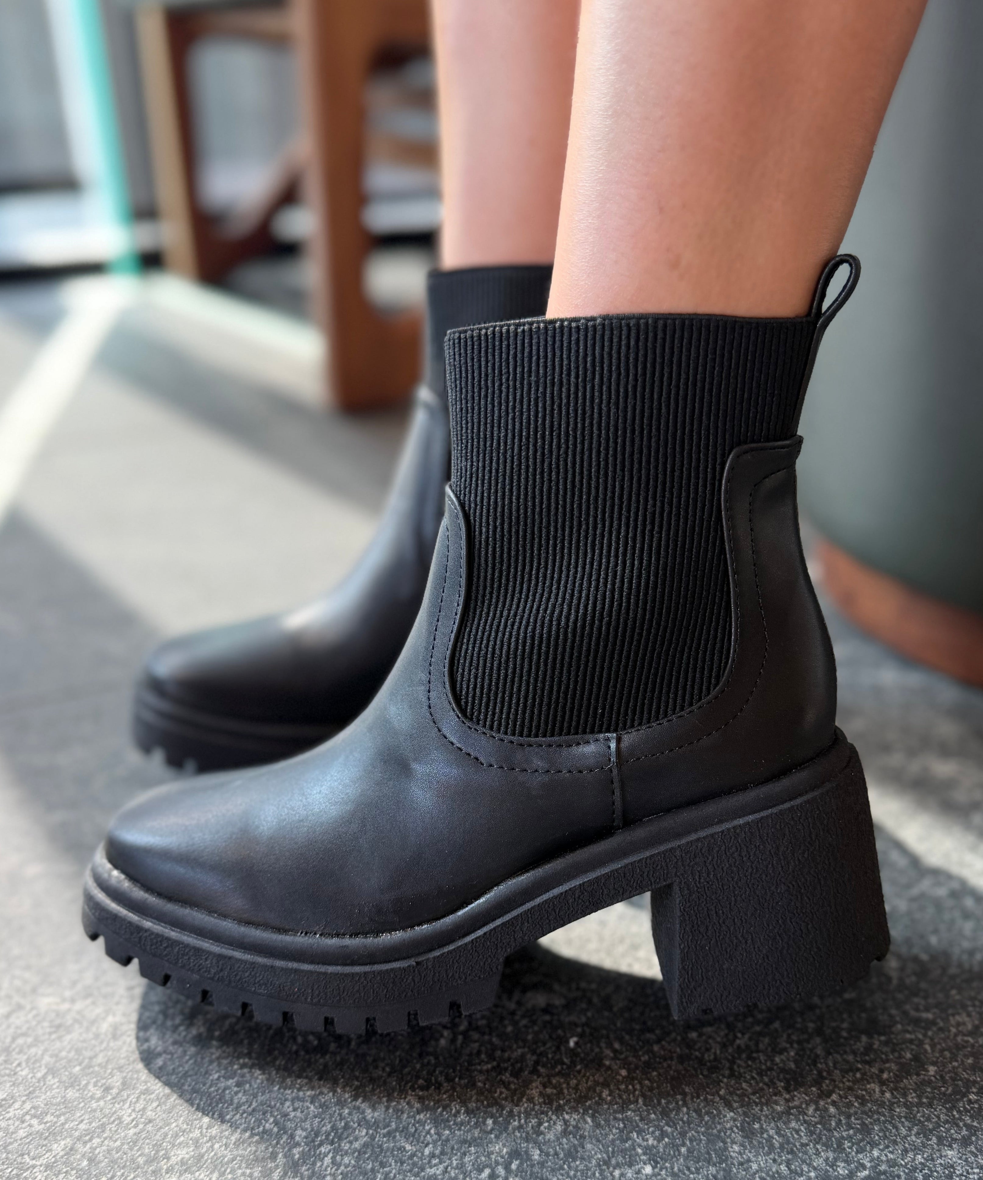 304A Botin clásico punta cuadrada con tacón 7 cm