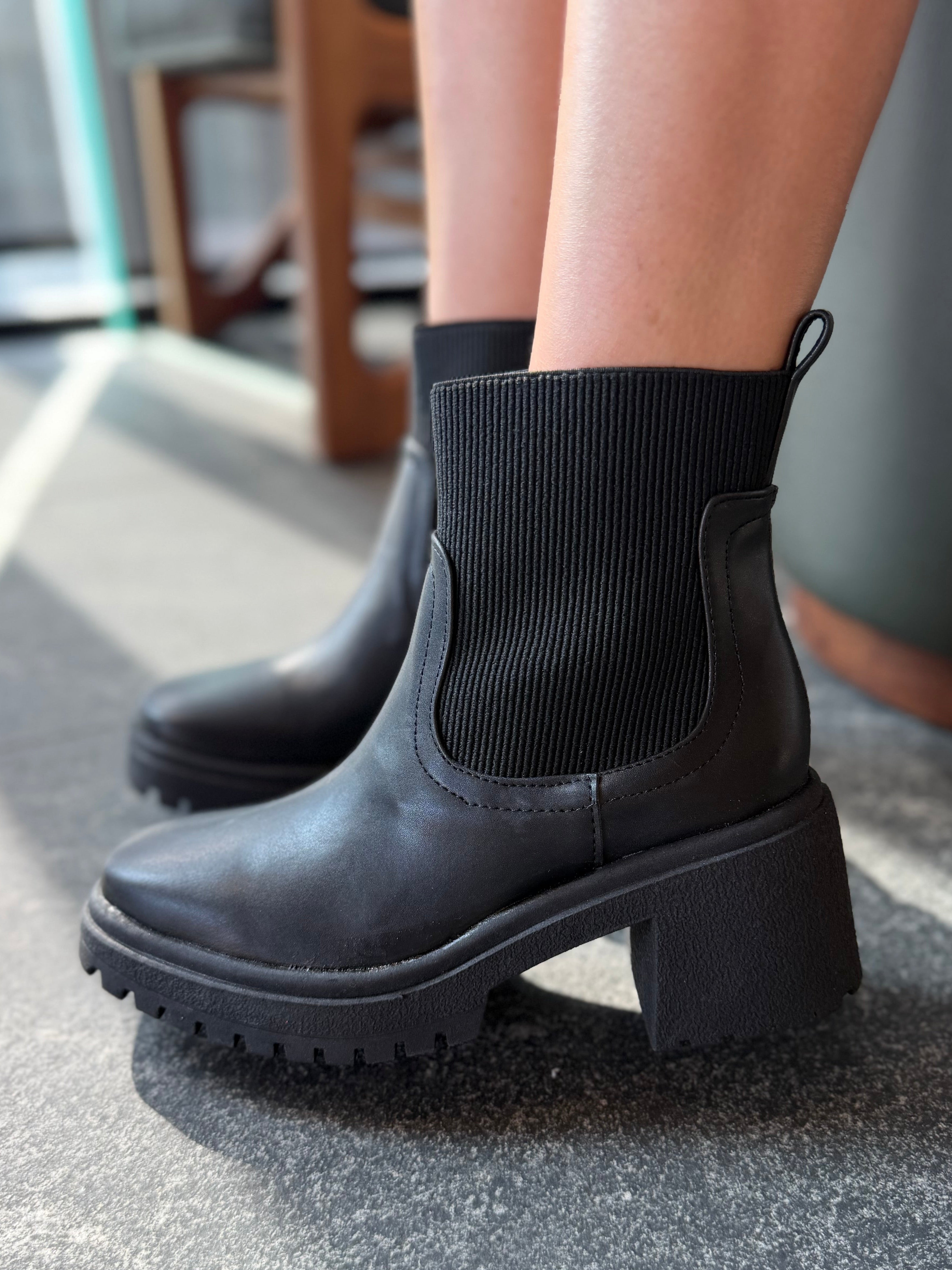 304A Botin clásico punta cuadrada con tacón 7 cm