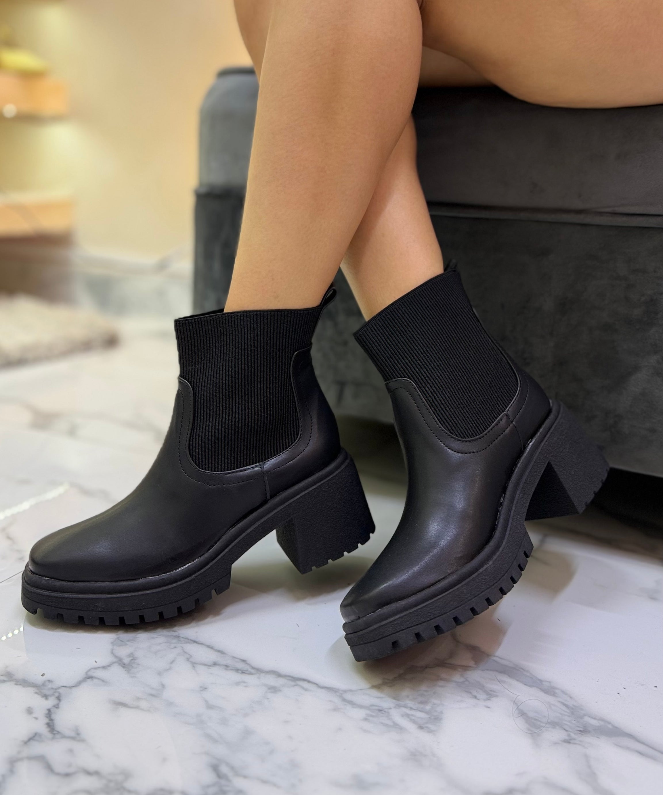 304A Botin clásico punta cuadrada con tacón 7 cm