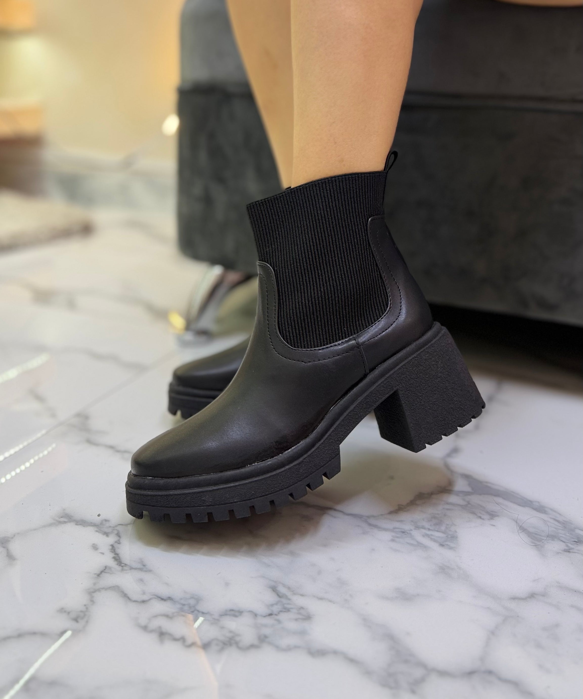 304A Botin clásico punta cuadrada con tacón 7 cm