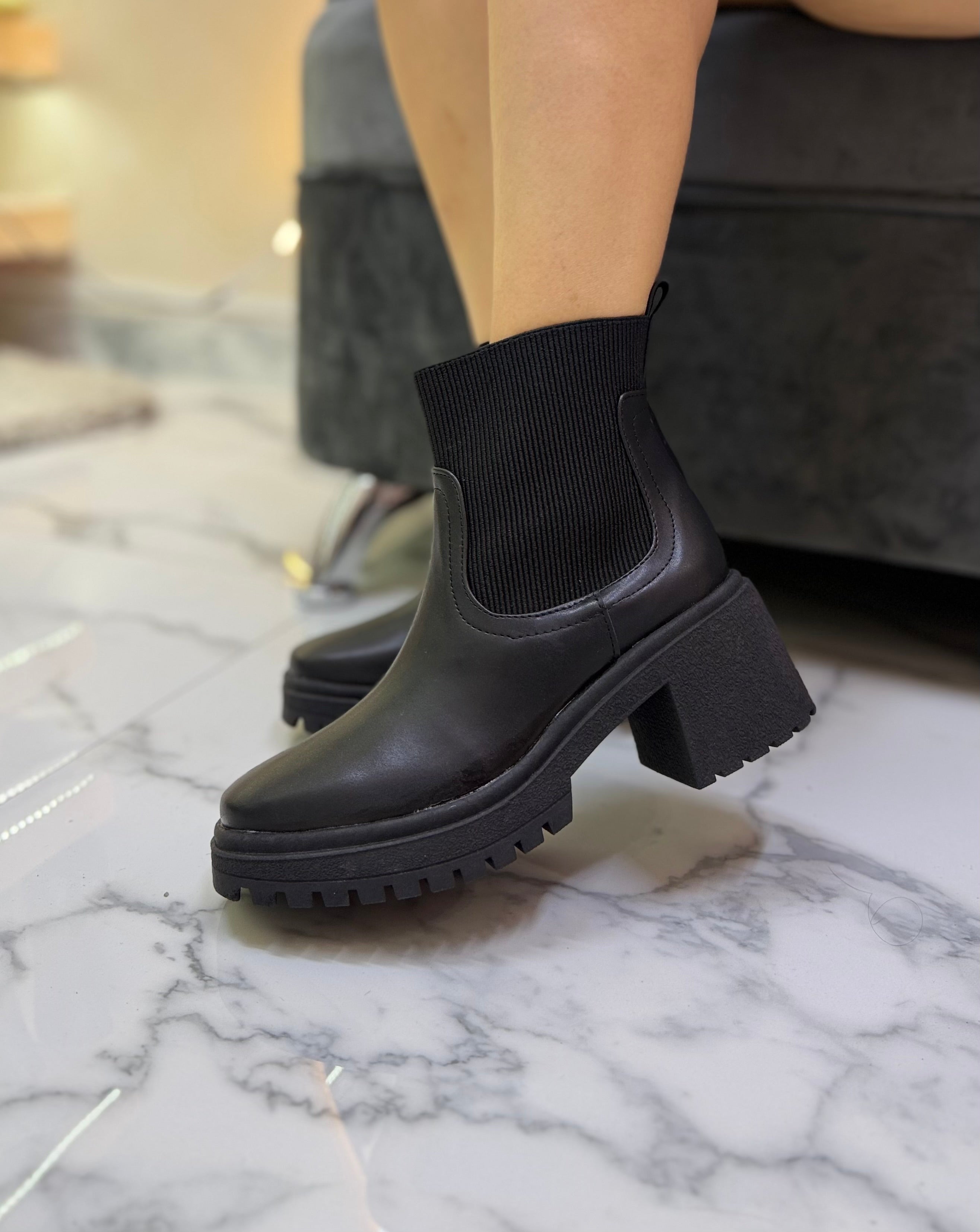 304A Botin clásico punta cuadrada con tacón 7 cm
