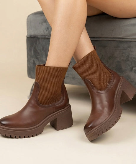 304A Botin clásico punta cuadrada con tacón 7 cm