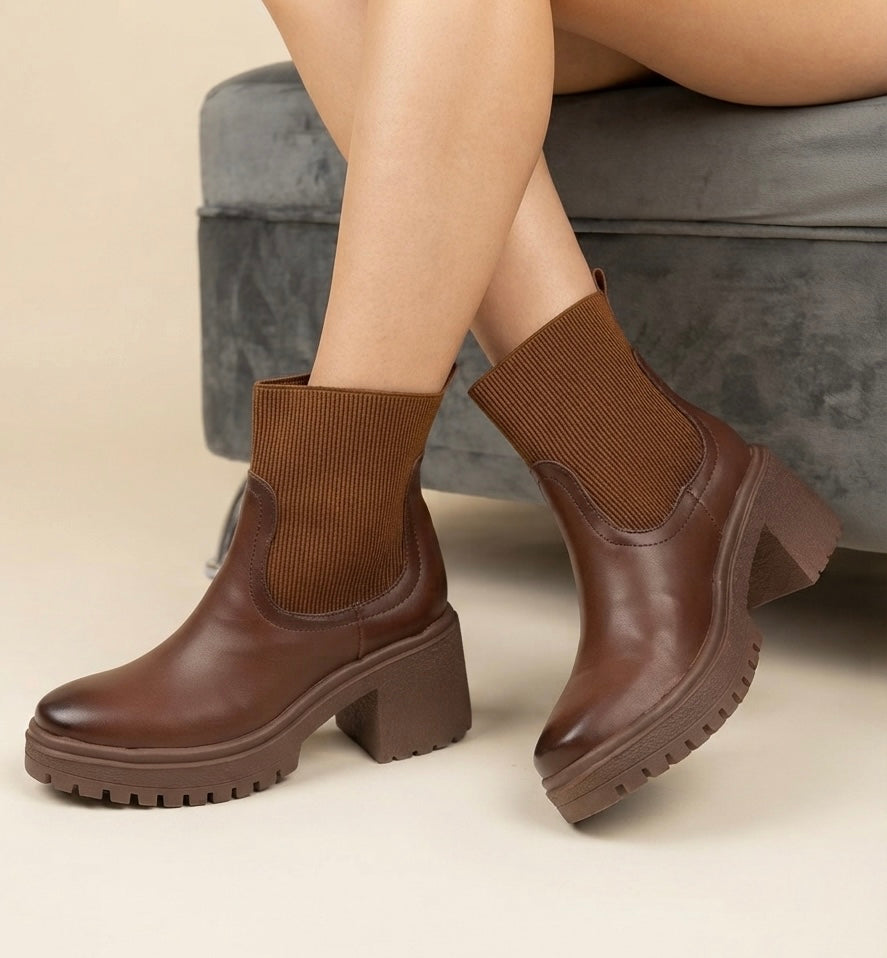 304A Botin clásico punta cuadrada con tacón 7 cm
