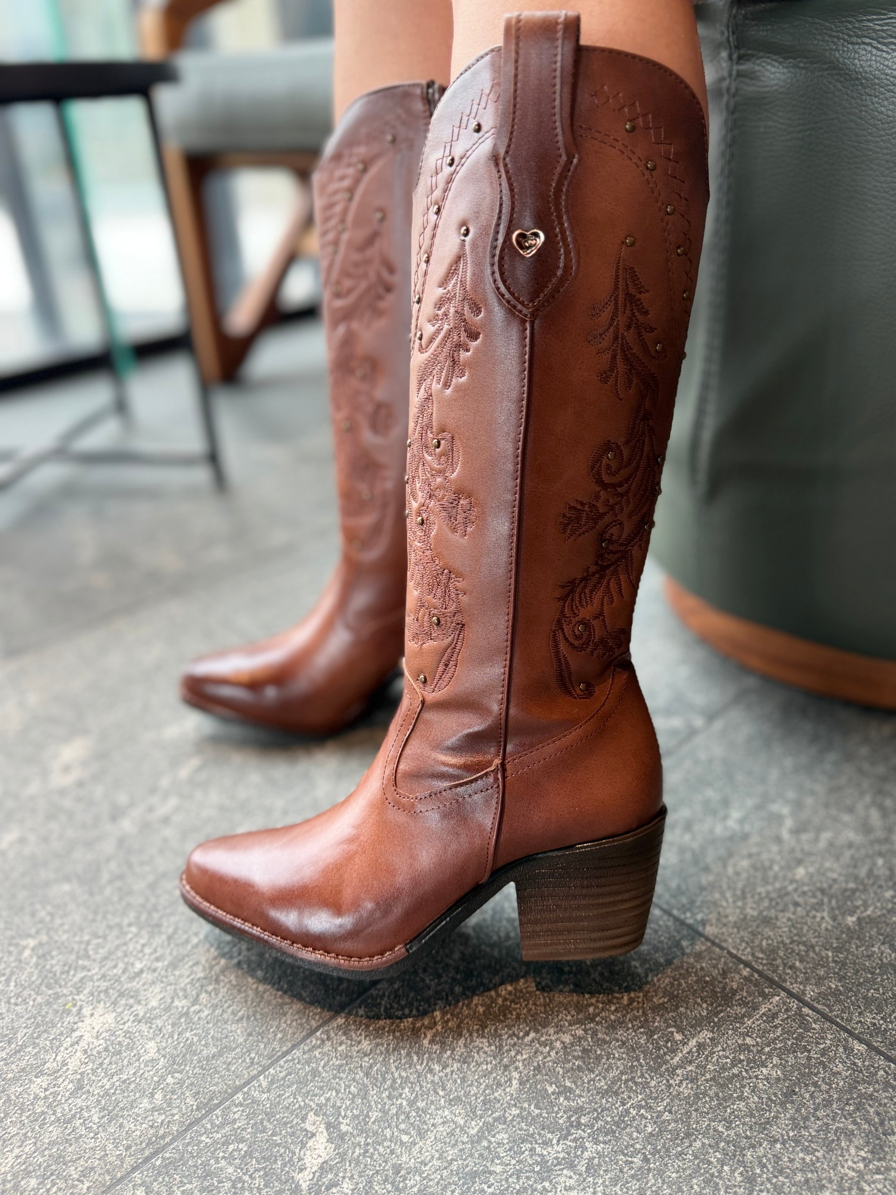 1007A Bota Vaquera Grabada Tacon 7 cm