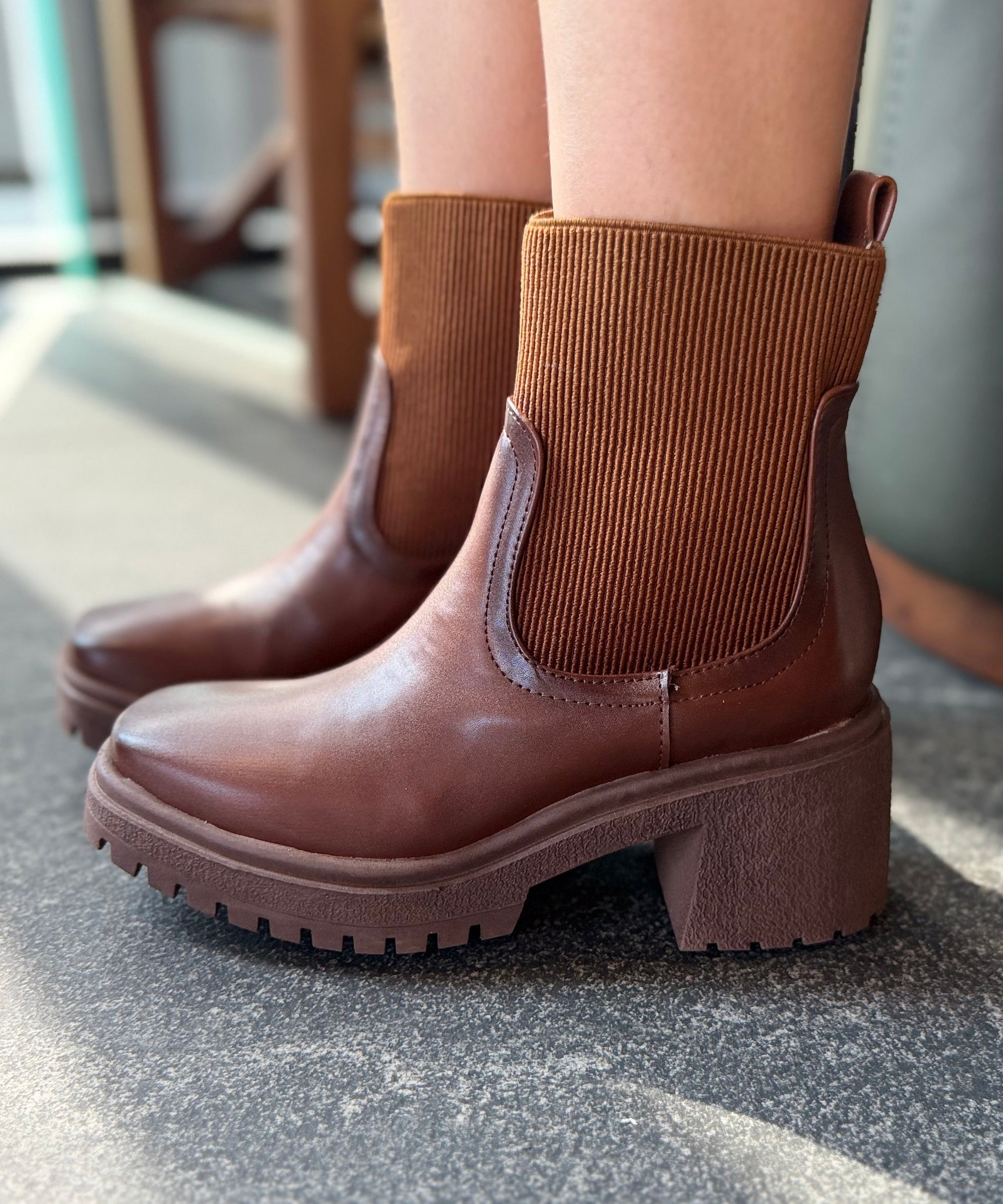 304A Botin clásico punta cuadrada con tacón 7 cm