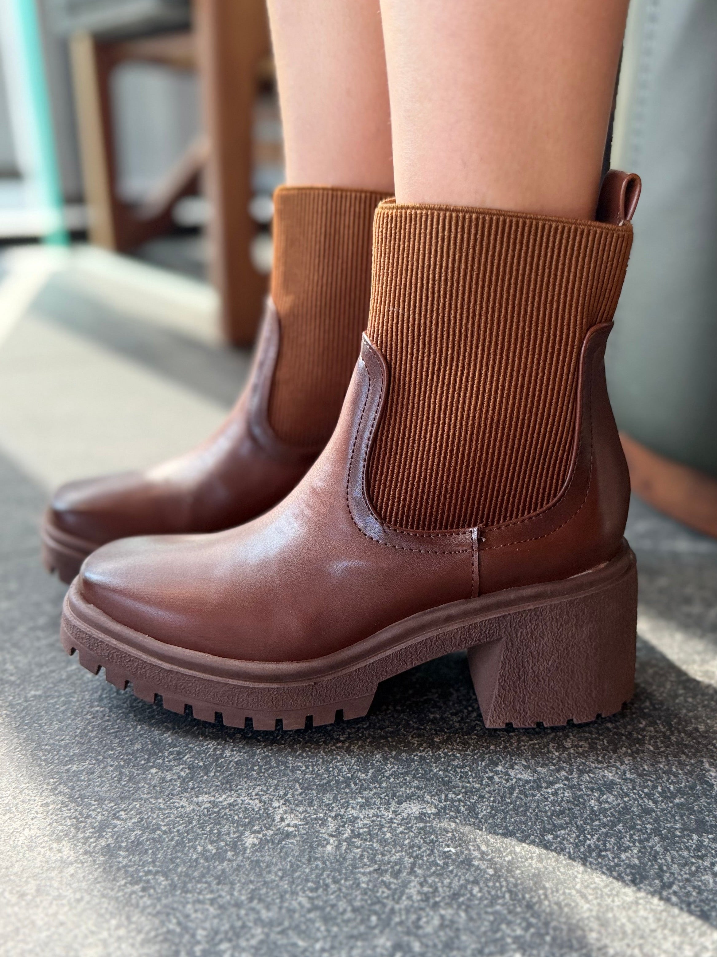 304A Botin clásico punta cuadrada con tacón 7 cm