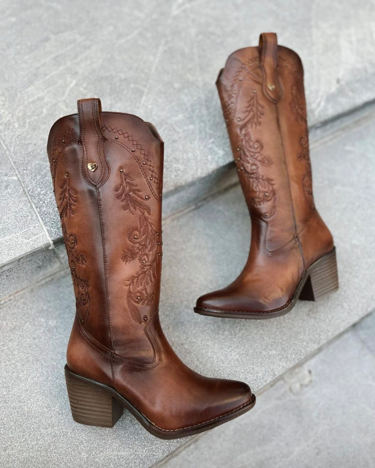 1007A Bota Vaquera Grabada Tacon 7 cm