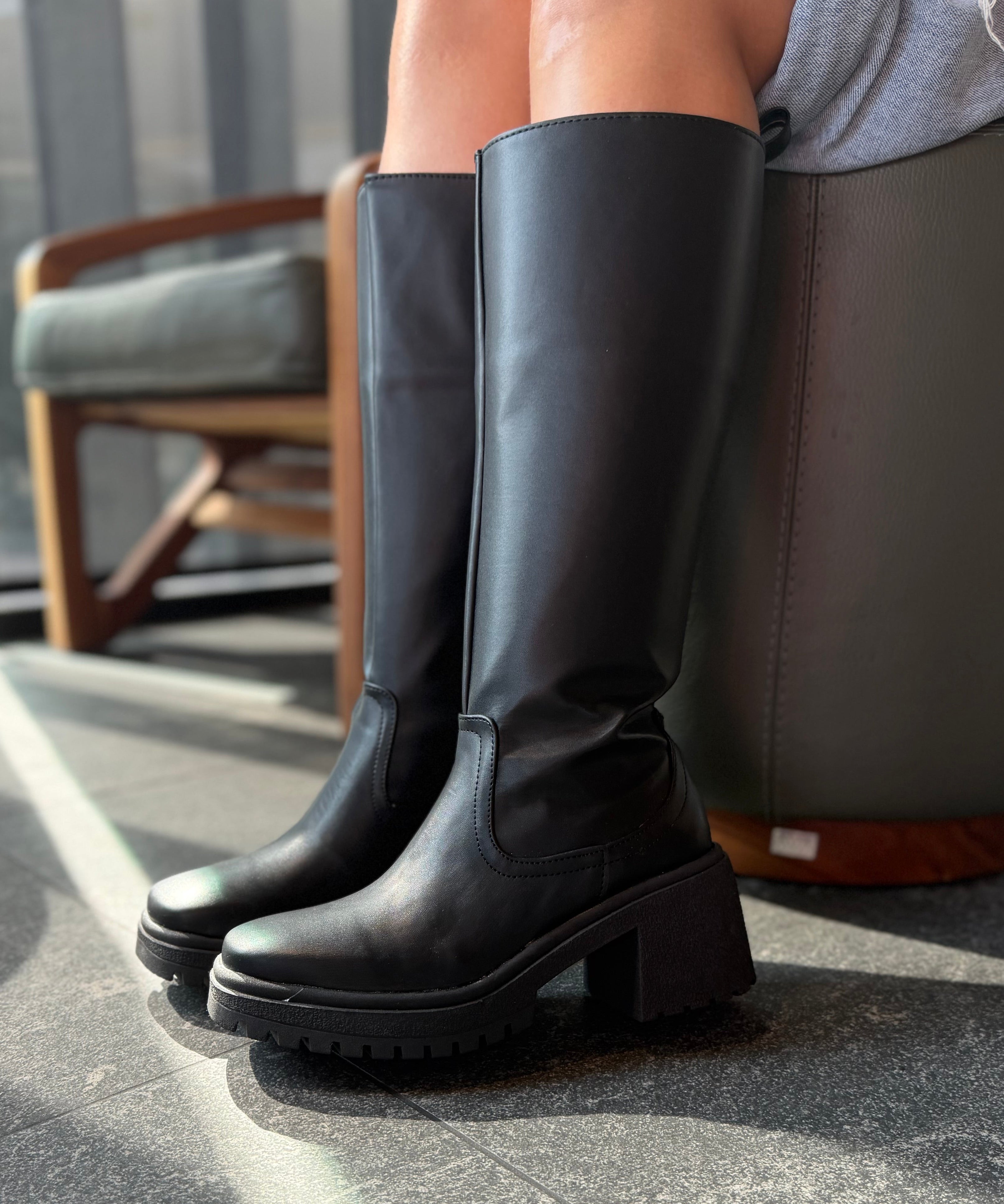 4000A Botas altas 7 cm de color Negro para Mujer Estilo Casual y Elegante