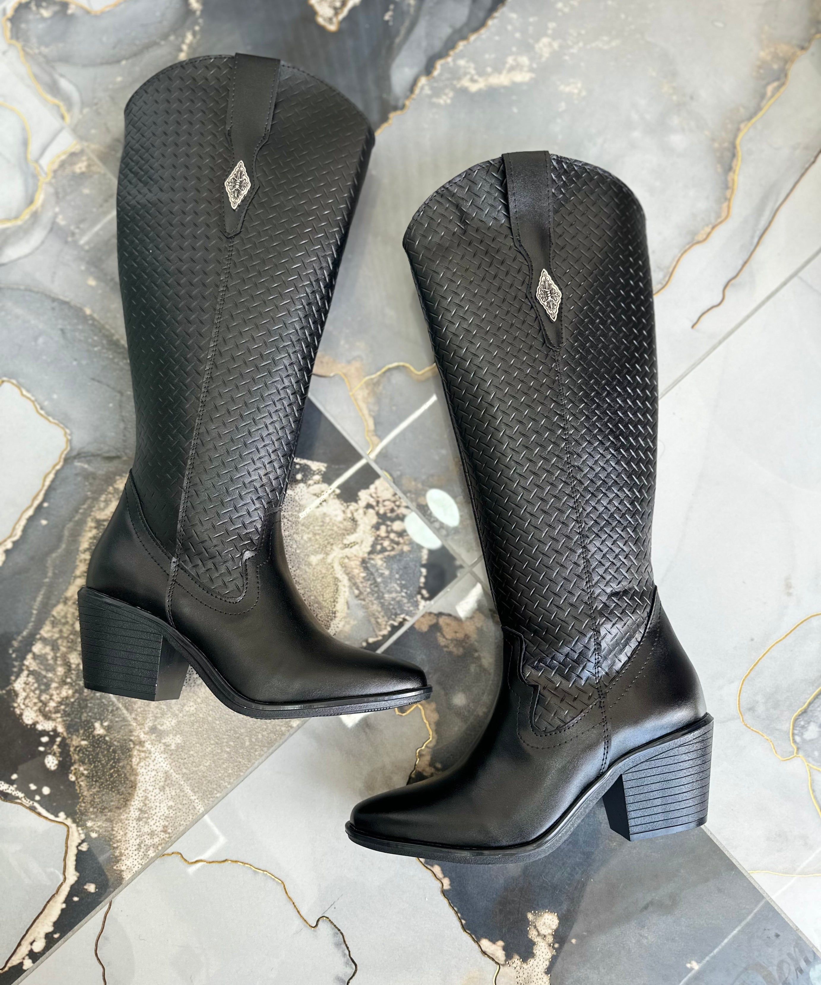 875L Bota Vaquera Alta chamorro 40 cm y tacón ancho 7 cm altura con detalle Hebilla y cierre completo