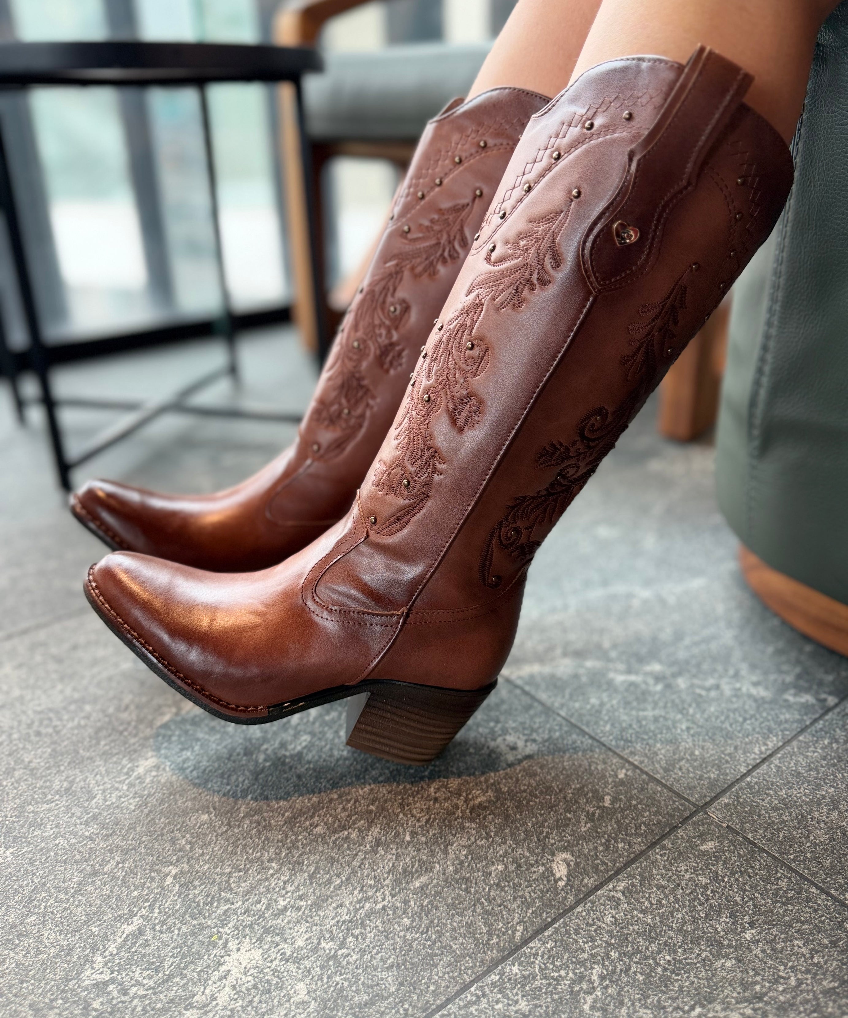 1007A Bota Vaquera Grabada Tacon 7 cm
