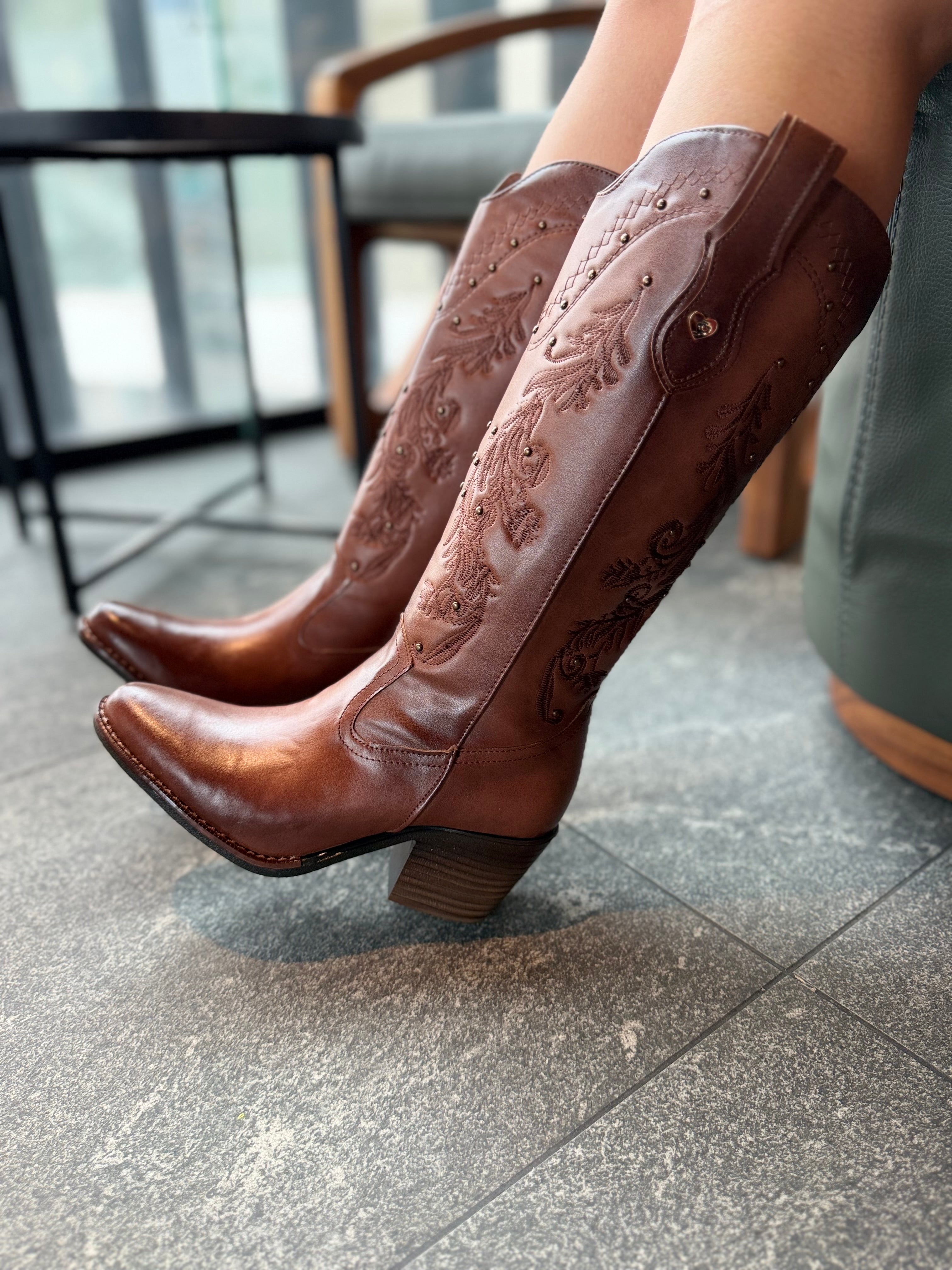 1007A Bota Vaquera Grabada Tacon 7 cm