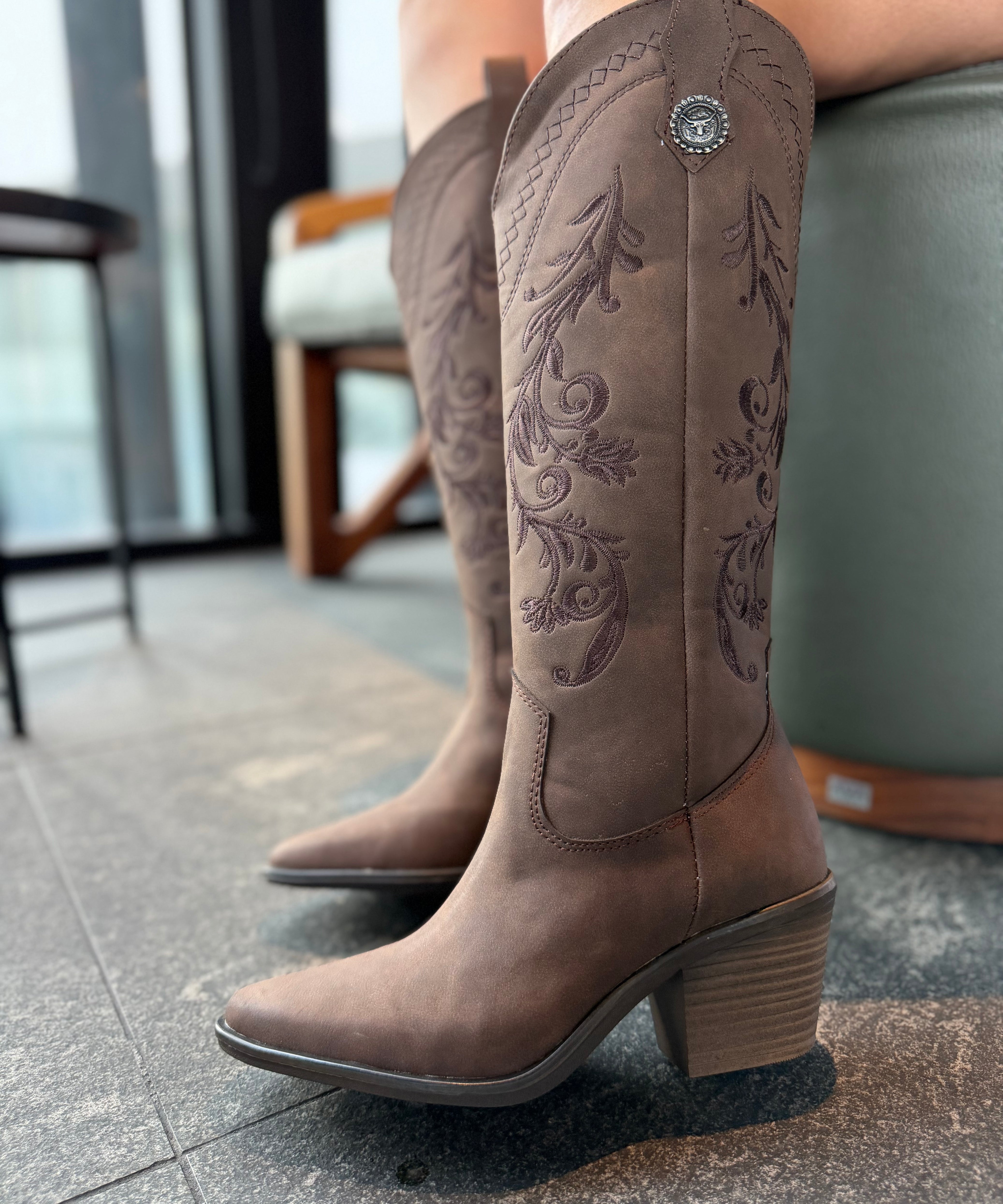 1033A bota de tubo alto, bordada con flores tacón, 6 cm ￼