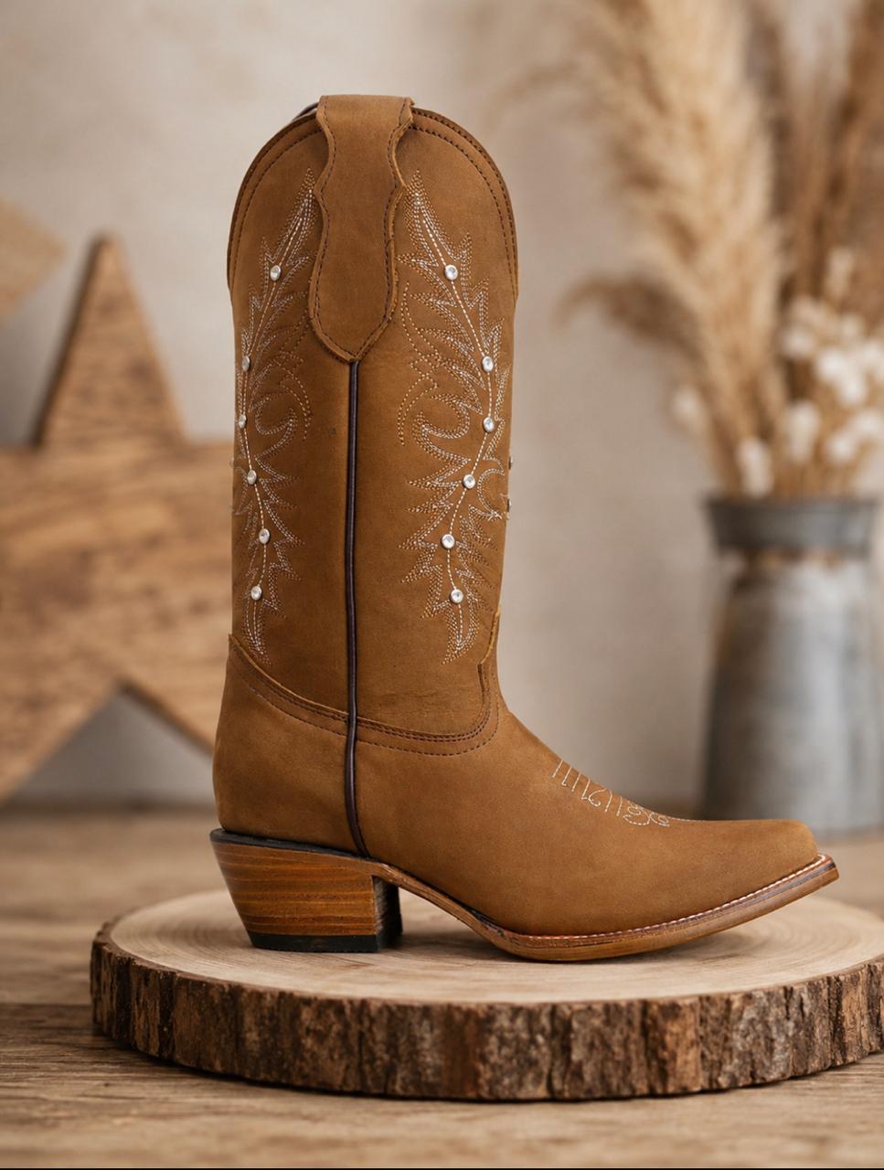 Bota 100% Piel, Suela de cuero, Con estoperol tacón de 6 cm